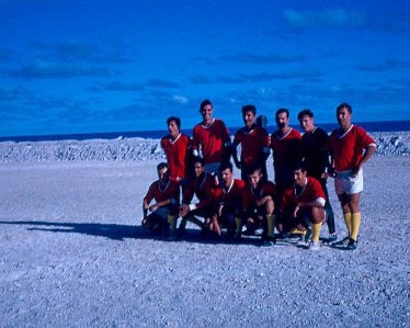 hao6 → Commentaire de CHAGOT Maurice (invité) mer. 21 janv. 2009 15:15:55 CET (62.241.69.7) JOUEUR de l'équipe: JE suis le 2éme de droite à genou et je vie en...