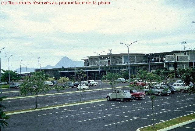 006 parking de l'aéroport de Tahiti-Faaa(1).jpg