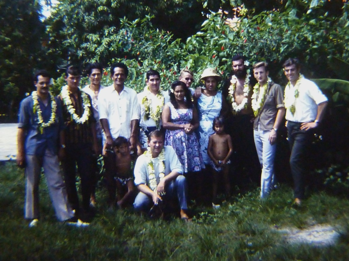 19661204-a18 Bora-Bora en famille d'accueil, le matin avant notre départ (cf Henri de St Julia)