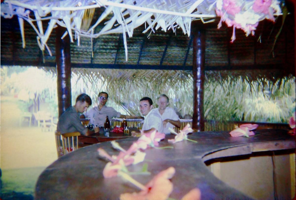 19670300 b10p Tahiti, centre de repos de Mataiea, avec Jean Nautré
