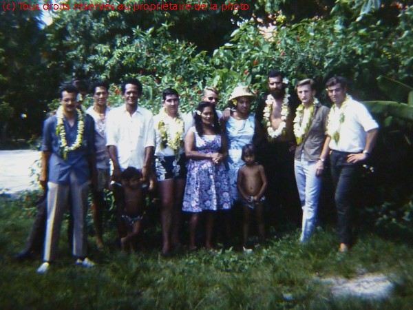19661204-a19 Bora-Bora en famille d'accueil, le matin avant notre départ (cf Henri de St Julia)