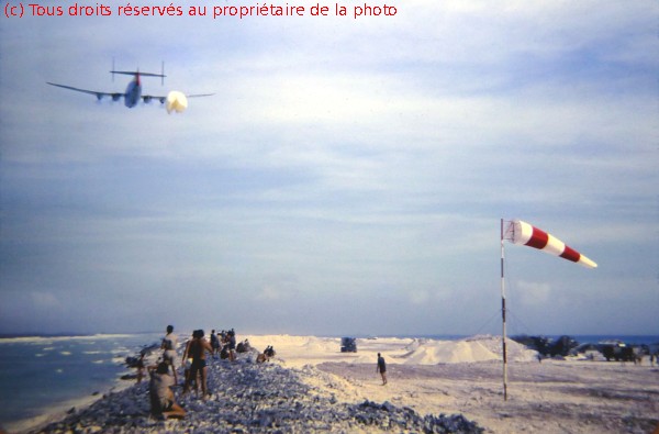 19671100 30p Totégégie, parachutage