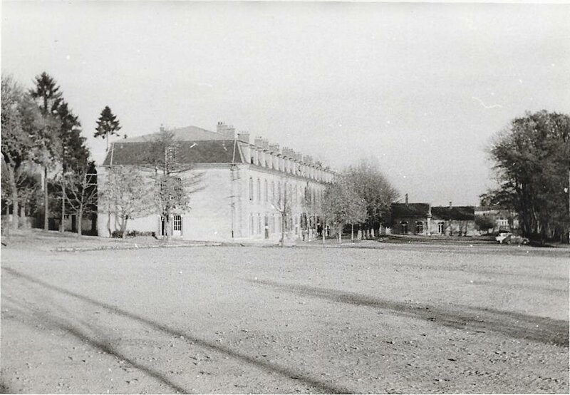 Moi 1963.08 Toul 15 RGA caserne (1) -phone .jpg