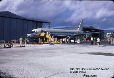Titre Arrivée du DC8 du Général DE GAULE en 1966 à HAO.jpg