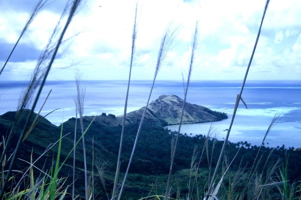 Dans les collines de MANGAREVA