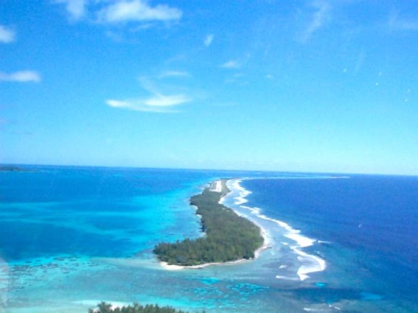 L'atoll et la piste vue d'avion