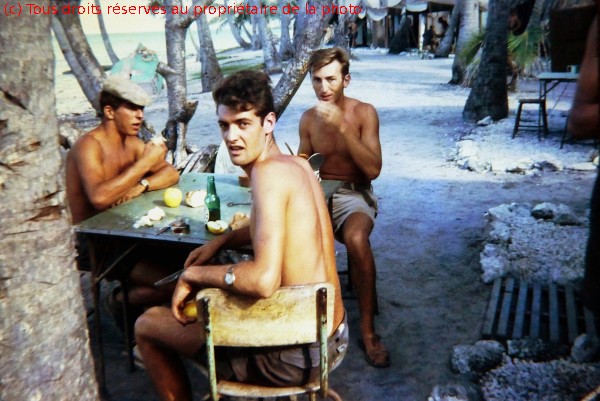 19680300 b21 Casse croûte le matin à Totégégie