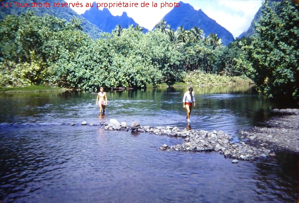 19670900 11p Tahiti, tour de l'île