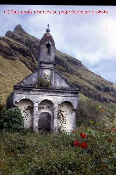 Petite chapelle sur les pentes du mont Duff