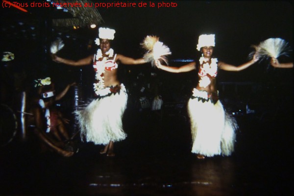 19670900 dup06p danses à l'hôtel Thaone