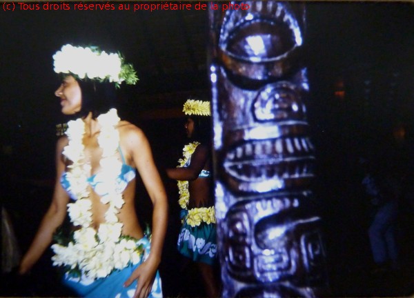 19670900 04p Danseuse Tahone