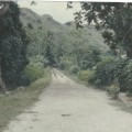 036 Rikitéa en 1967, l'unique rue du village