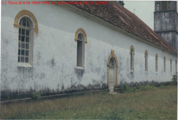 037 Rikitéa, l'église en 1967, façade est