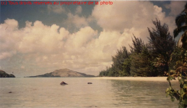 068 Gambier 1967, ile Hakamarou, et vue d'Aukéna