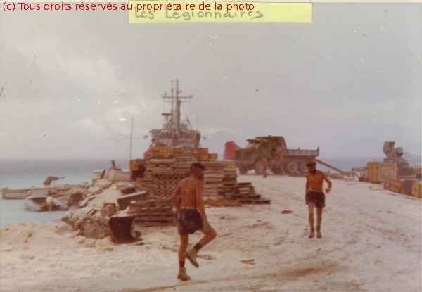 Gambier 67, Légionnaires sous la pluie