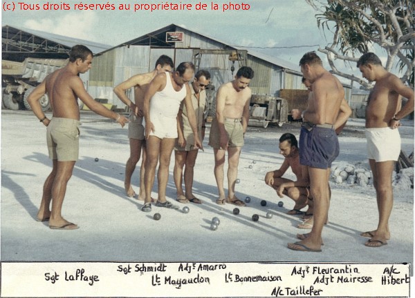 Totégégie Fév 68. La pétanque quotidienne